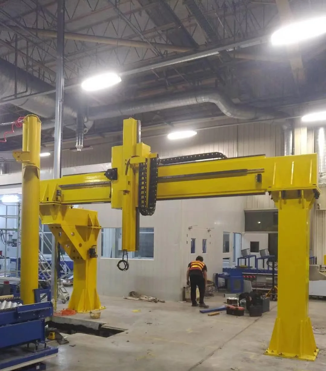 Truss robot rail structure installed in a workshop