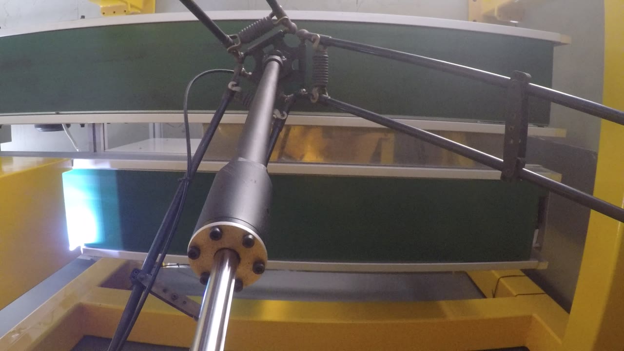Two belts side by side with the delta robot between them