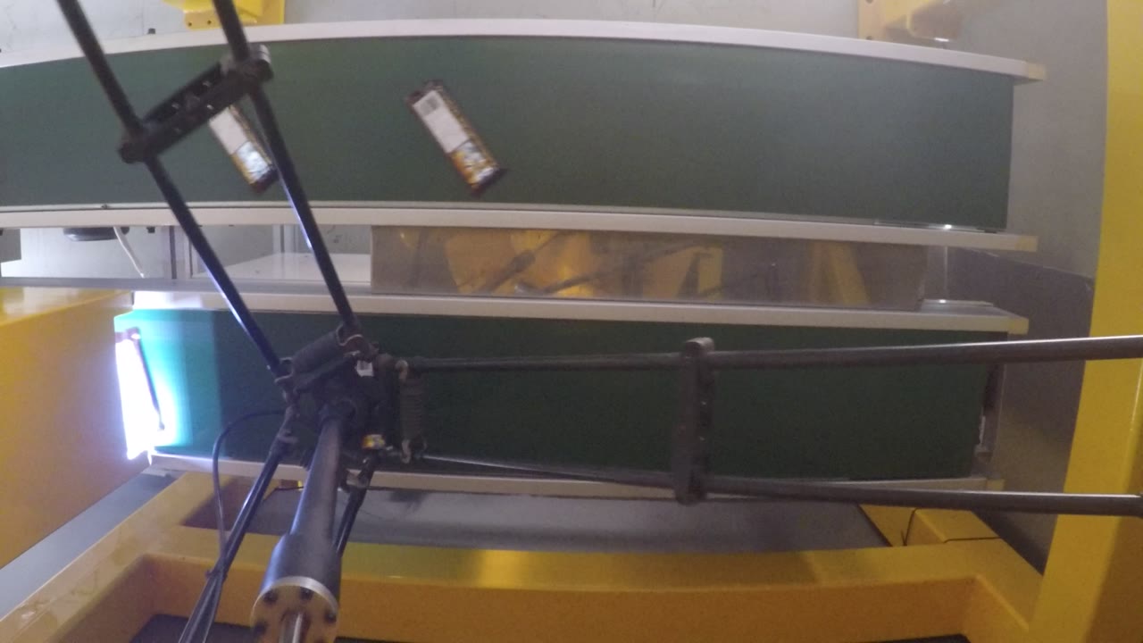 Packs set down in line on the outfeed