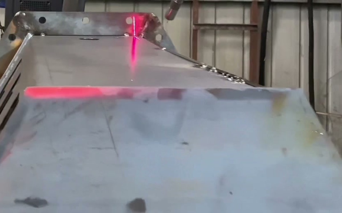 Triangular transformer tank body during robotic seam localization