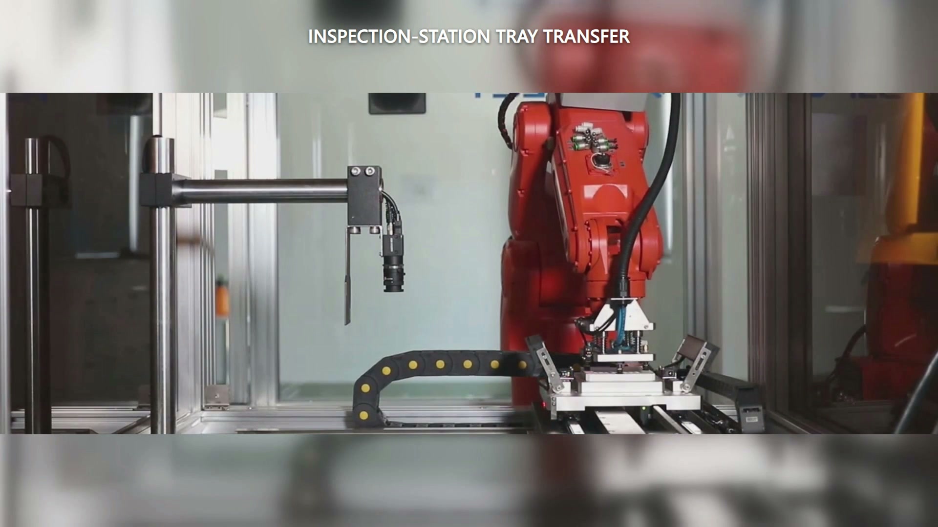The fixed camera, red robot and tray station appear in the same view.