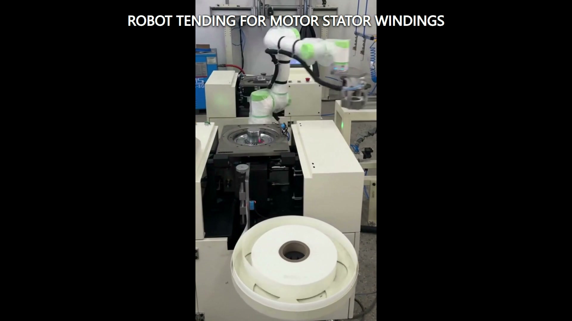The collaborative robot and central work position establish the workstation context.
