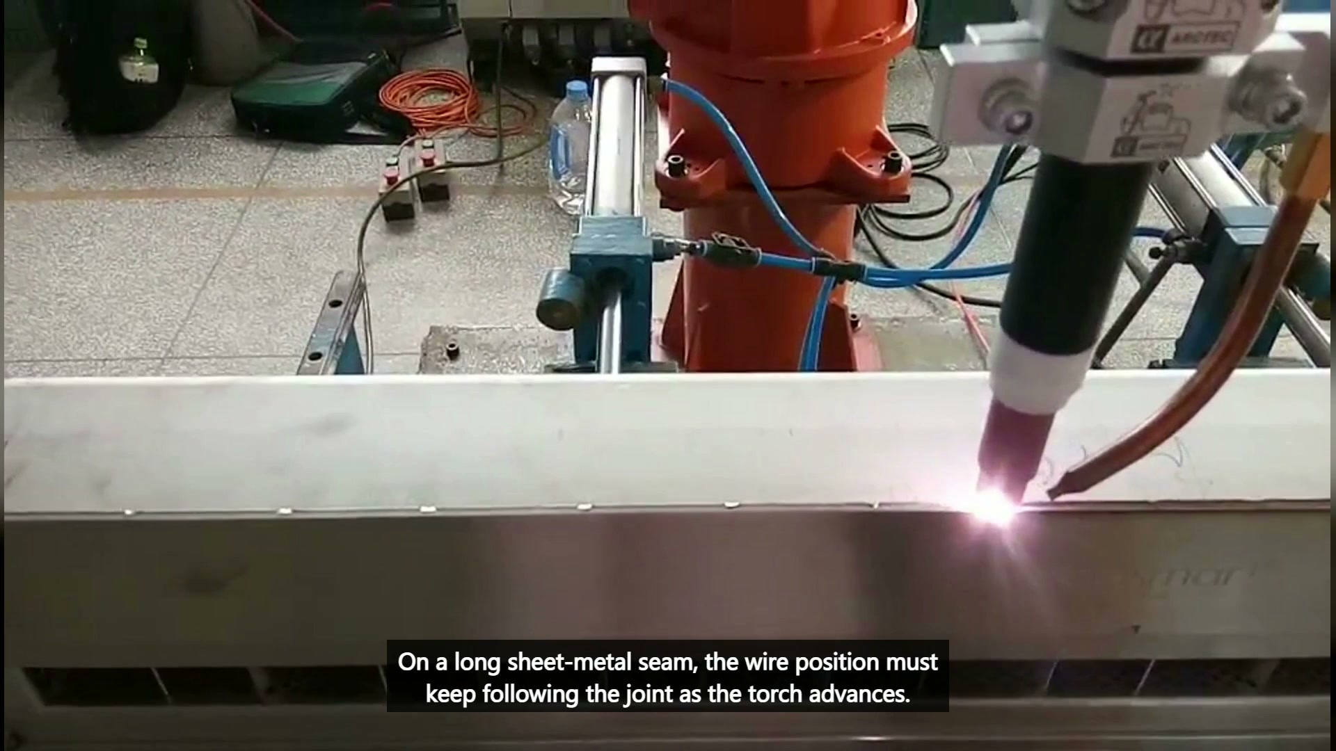 Ceramic nozzle, side-fed wire and weld pool aligned over one straight sheet-metal seam