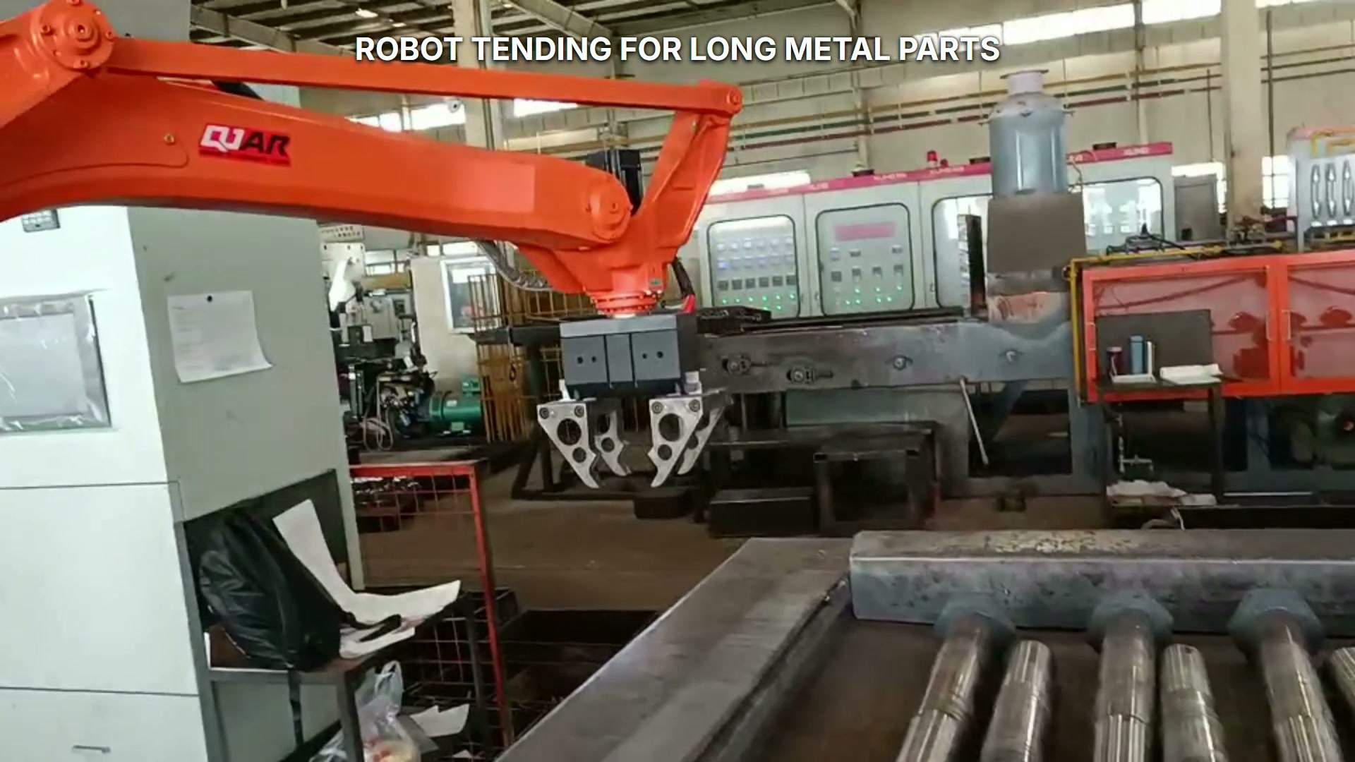 The robot and gripper approach the right roller-table station.